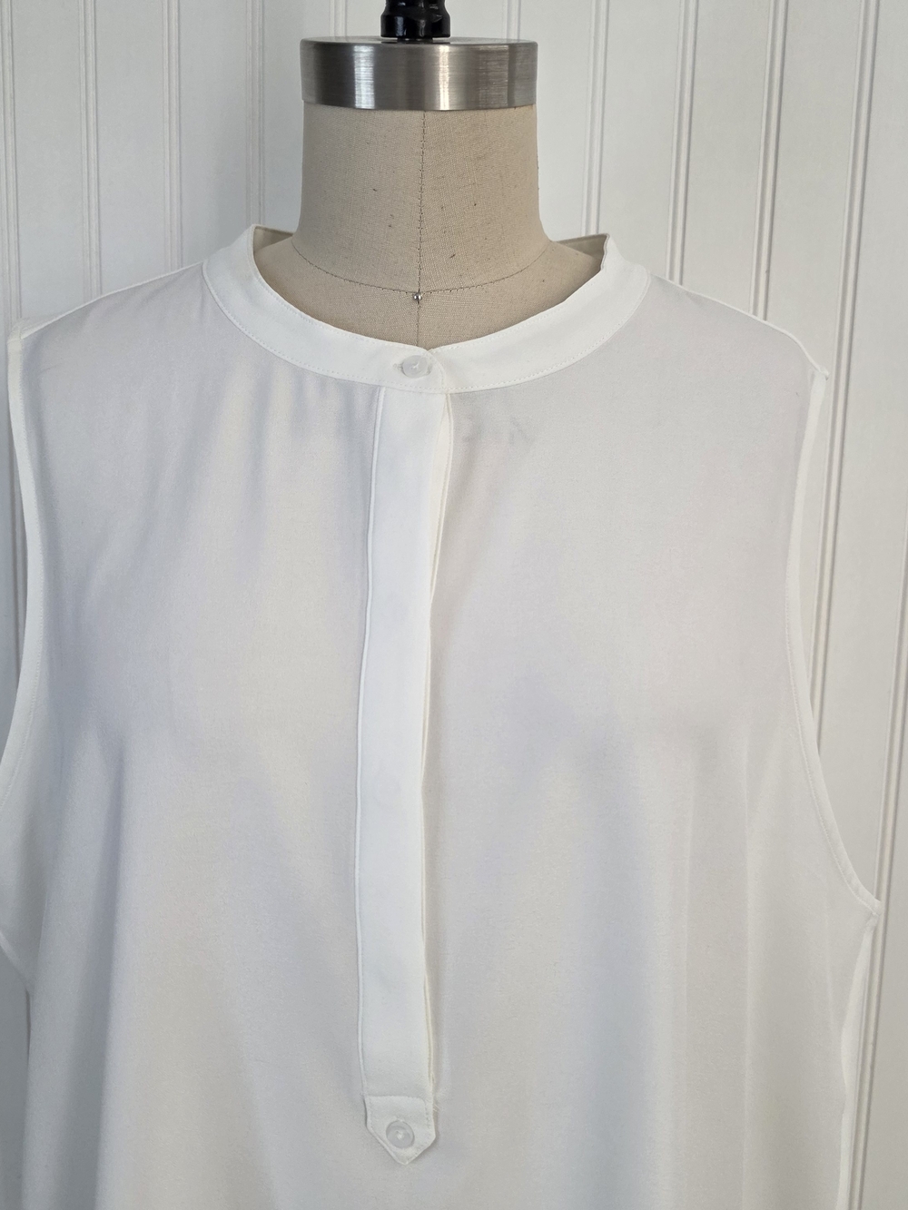 SPANX Timeless White Sleeveless Blouse 2X - Picture 2 of 6